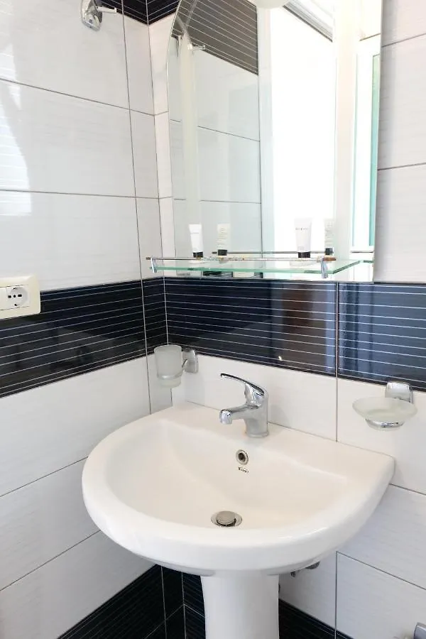 Hotel Ecuador Ksamil