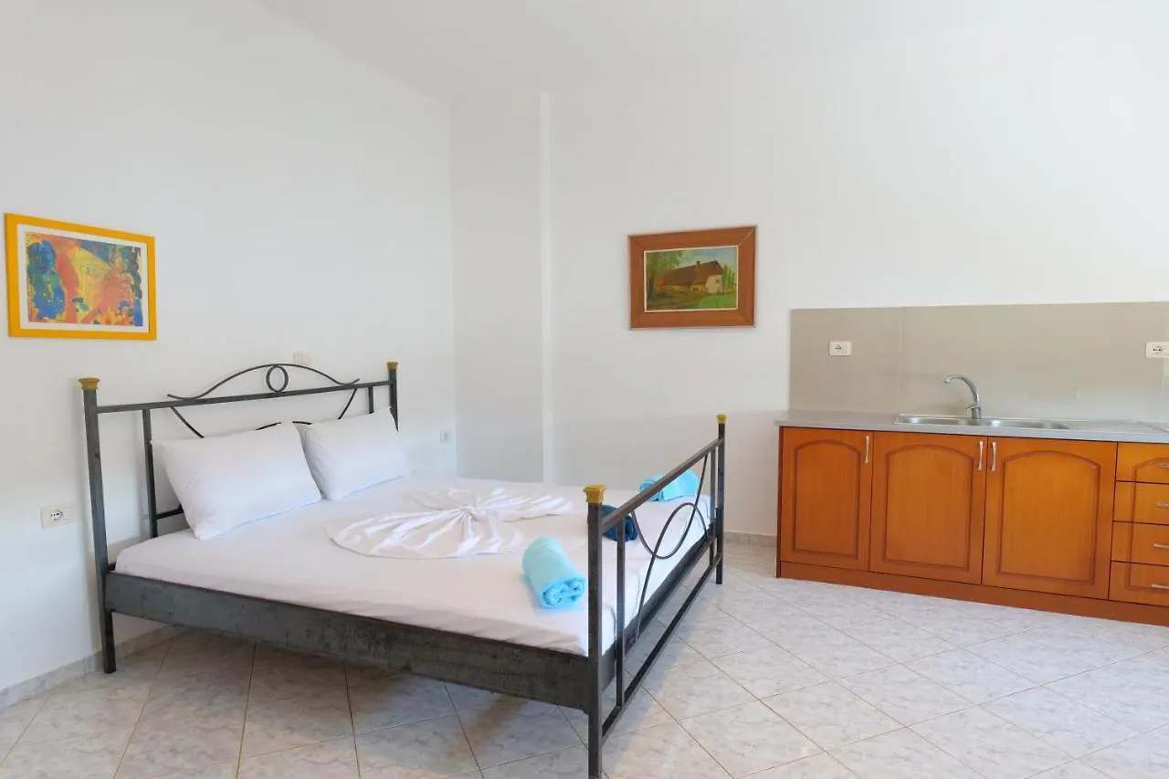 Hotel Ecuador Ksamil